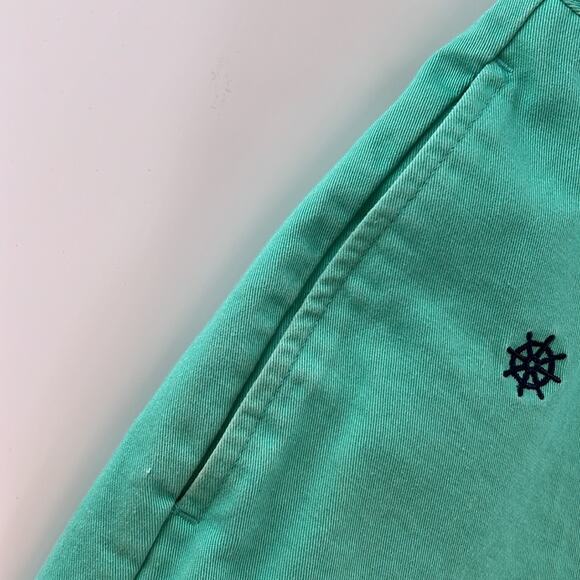 Vineyard Vines Men's Flat Front Shorts - Green/Navy - 36 - Picture 6 of 8